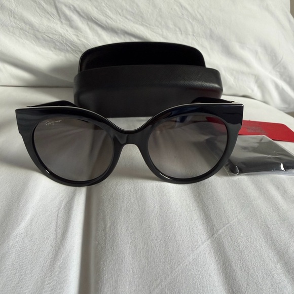 Brand New Salvatore Ferragamo Sunglasses - Picture 3 of 8